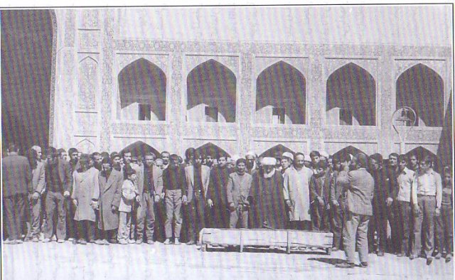 نماز بر جنازه آية الله حاج شيخ مهدي نجفي مسجد شاهي توسط آية الله العظمي حاج شيخ مجد العلماء نجفي